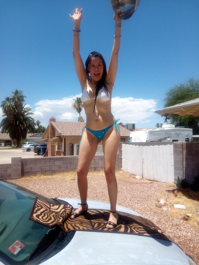 Alicia Arden bikiniyle Las Vegas'ta