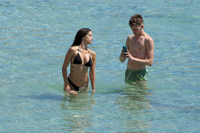Maria Pedraza tanga bikini ile Ibiza'da