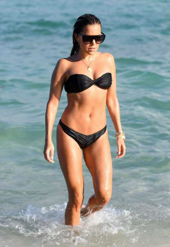 Sylvie Meis siyah bikini ile Miami'de