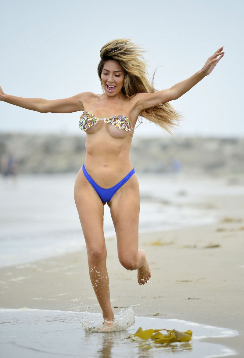 Farrah Abraham tanga bikini ile Los Angeles plajında