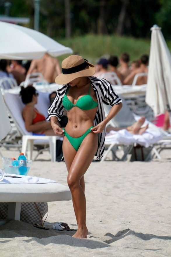 Jordan Ozuna yeşil bikini ile Miami'de