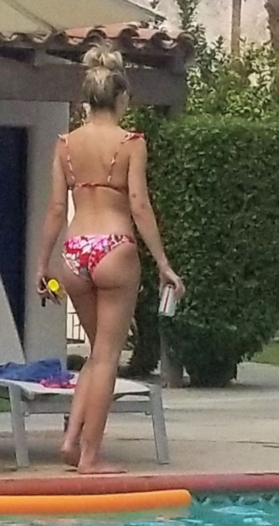 Lala Kent bikini ile havuzda