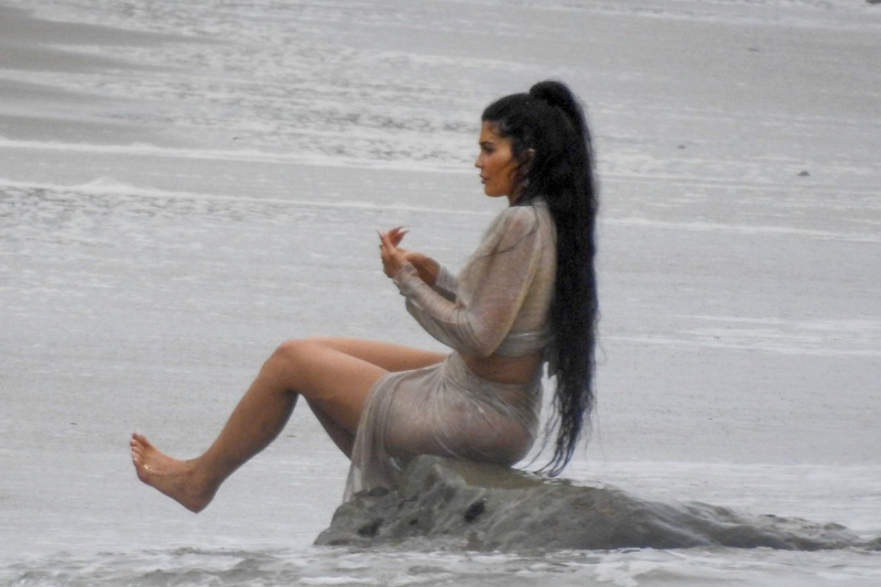 Kylie Jenner Malibu çekimlerinde