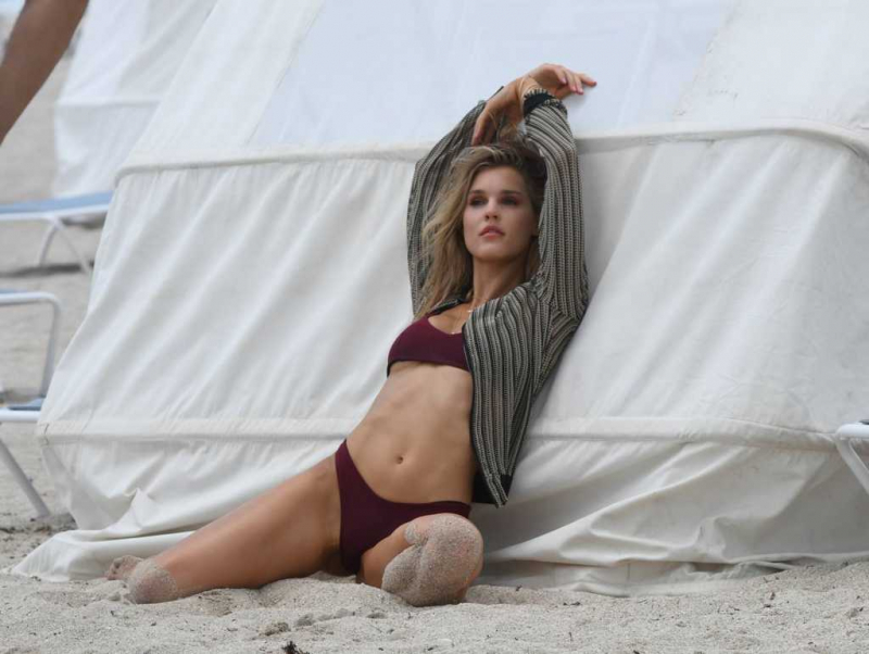 Joy Corrigan Miami'de bikini çekimlerinde 23/02/2021