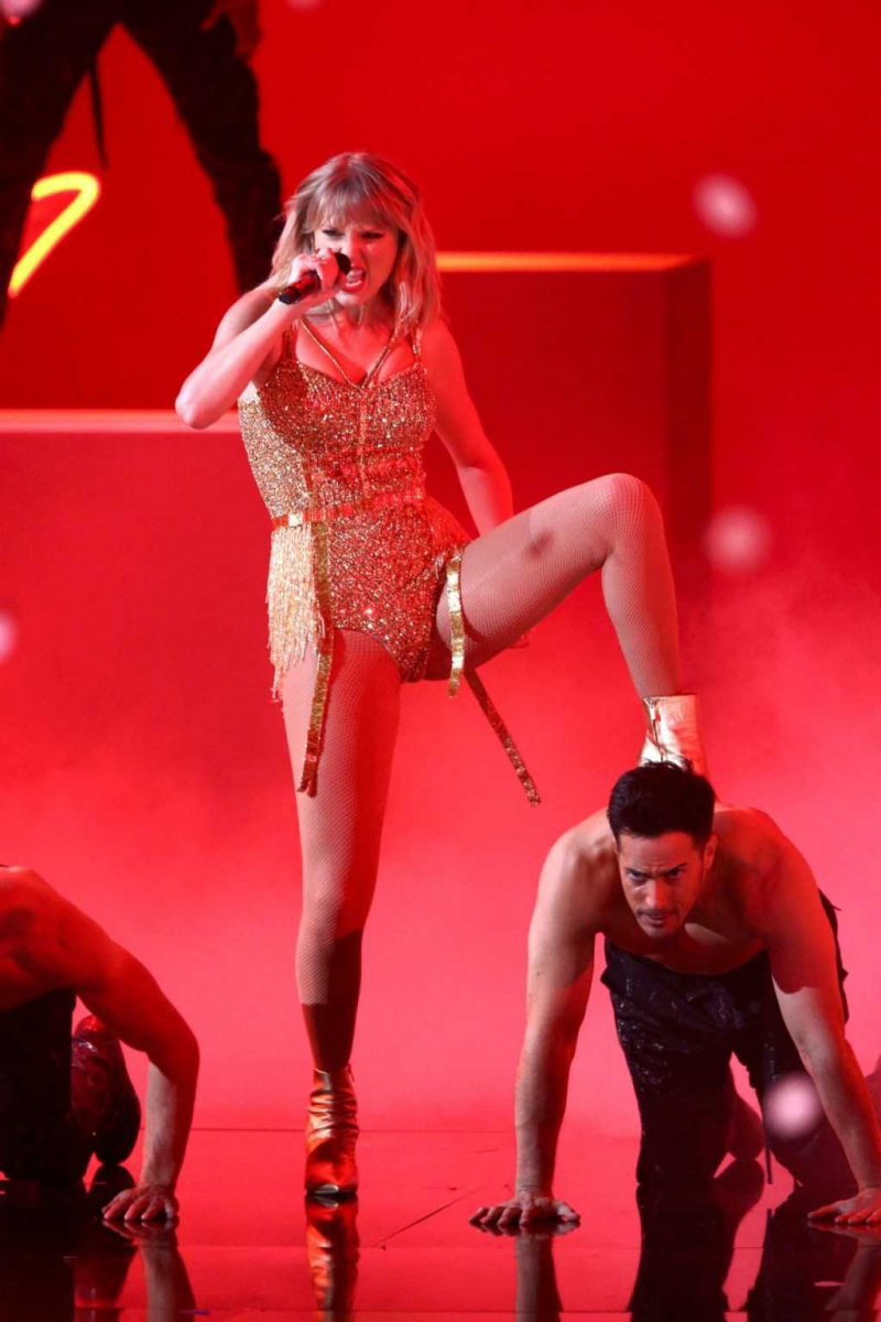 Taylor Swift 2019 Amerikan Müzik Ödülleri etkinliğinde