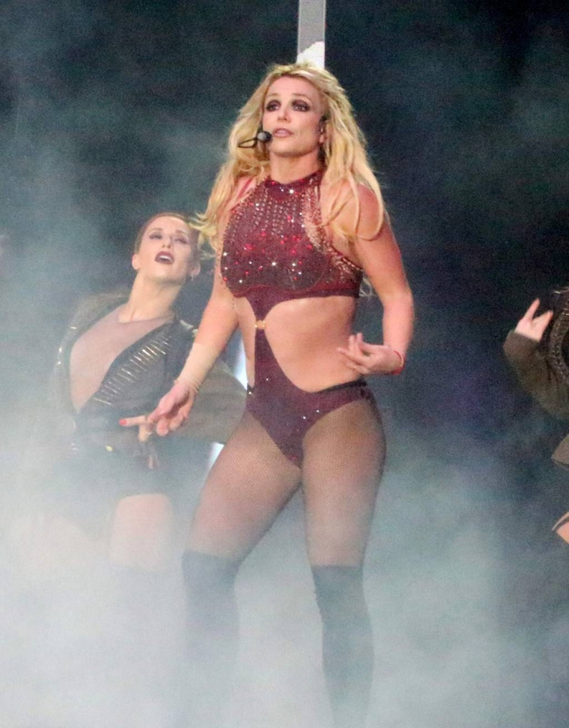 Britney Spears Blackpool'da sahnede