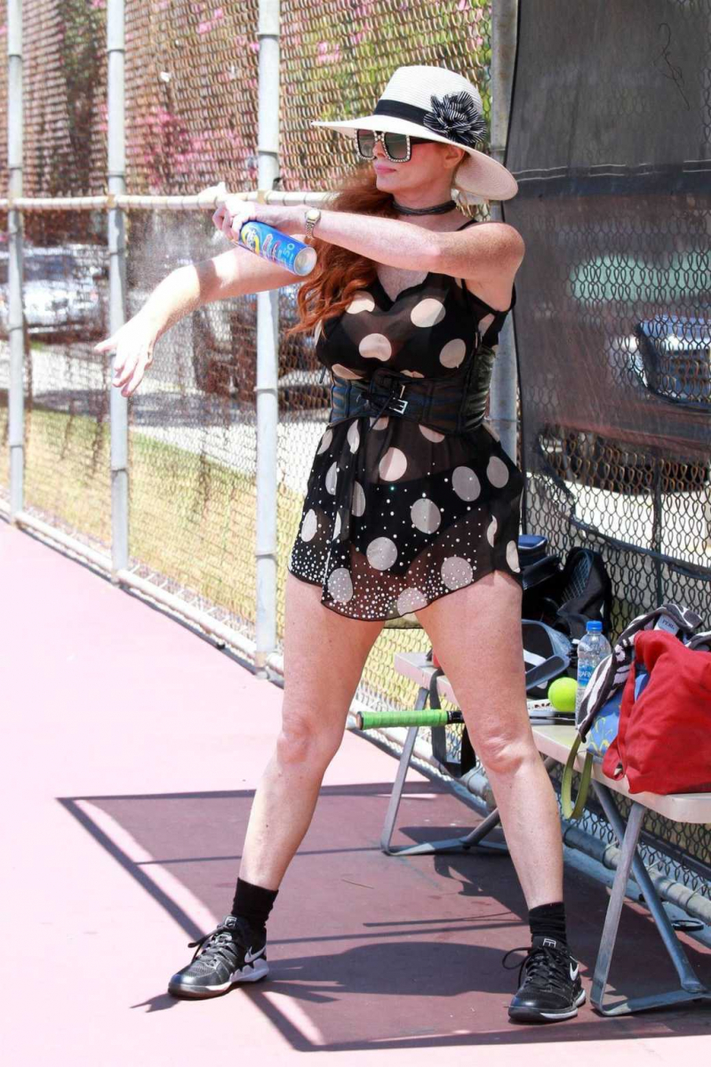 Phoebe Price tenis kortunda