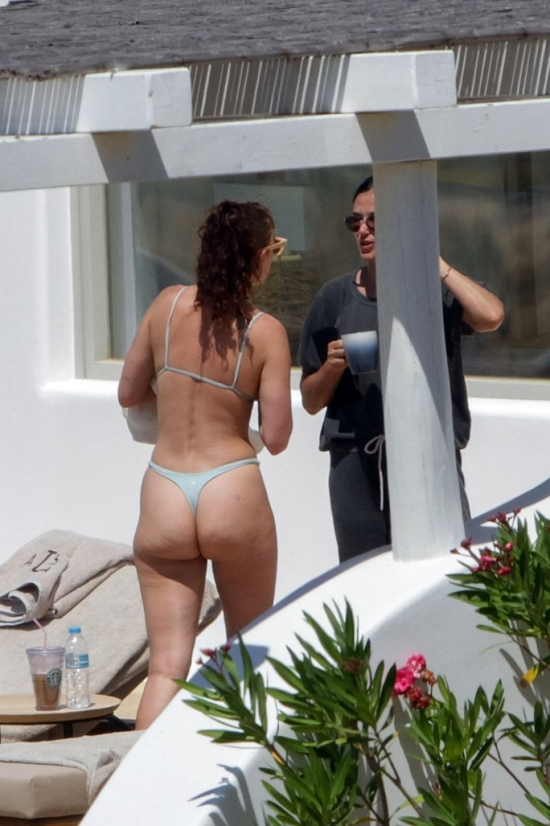 Rumer Willis tanga bikini ile Mykonos'ta