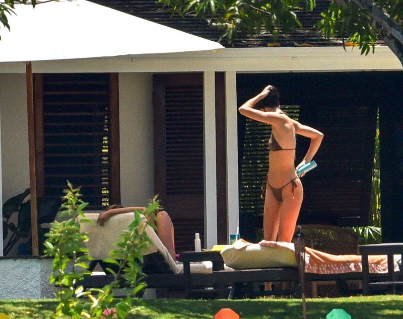 Kendall Jenner bikini ile Jamaica'da