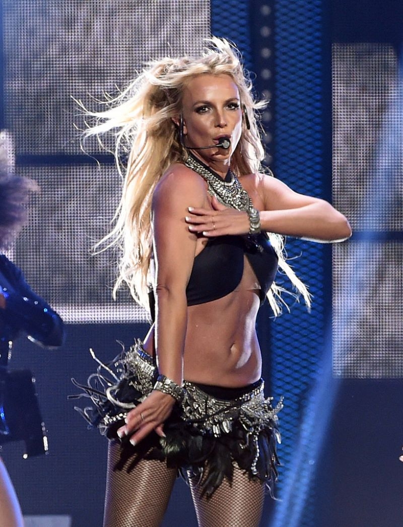 Britney Spears iHeartRadio Müzik etkinliğinde