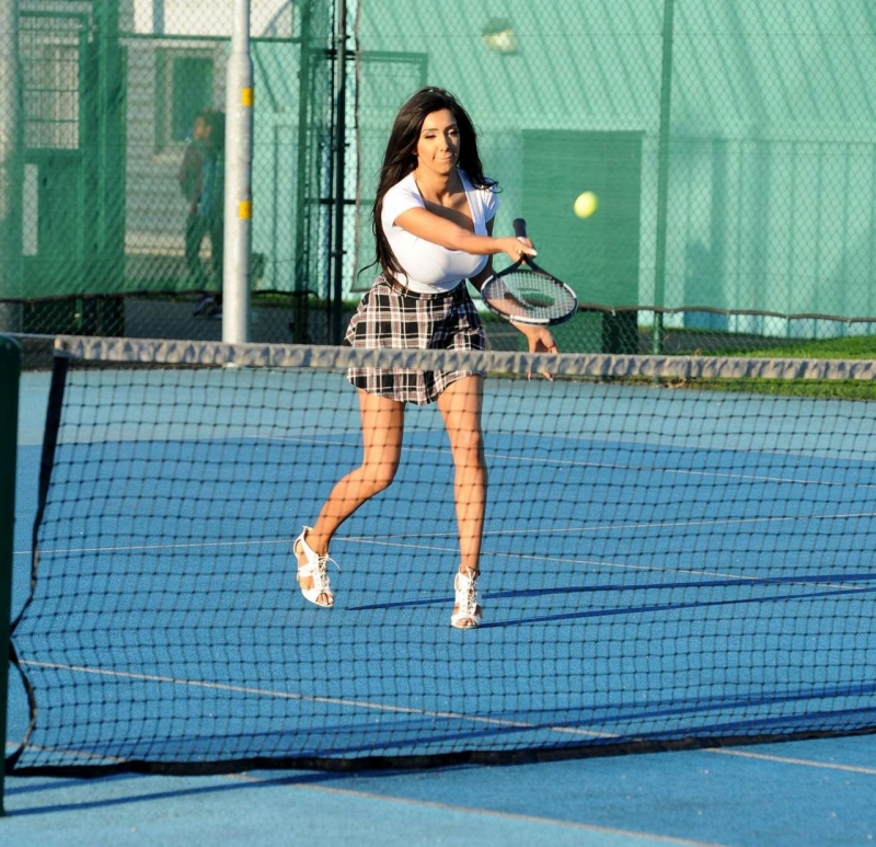 Chloe Khan tenis kortunda