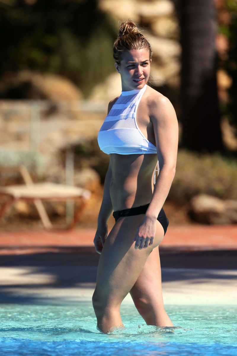 Gemma Atkinson bikiniyle tatilde