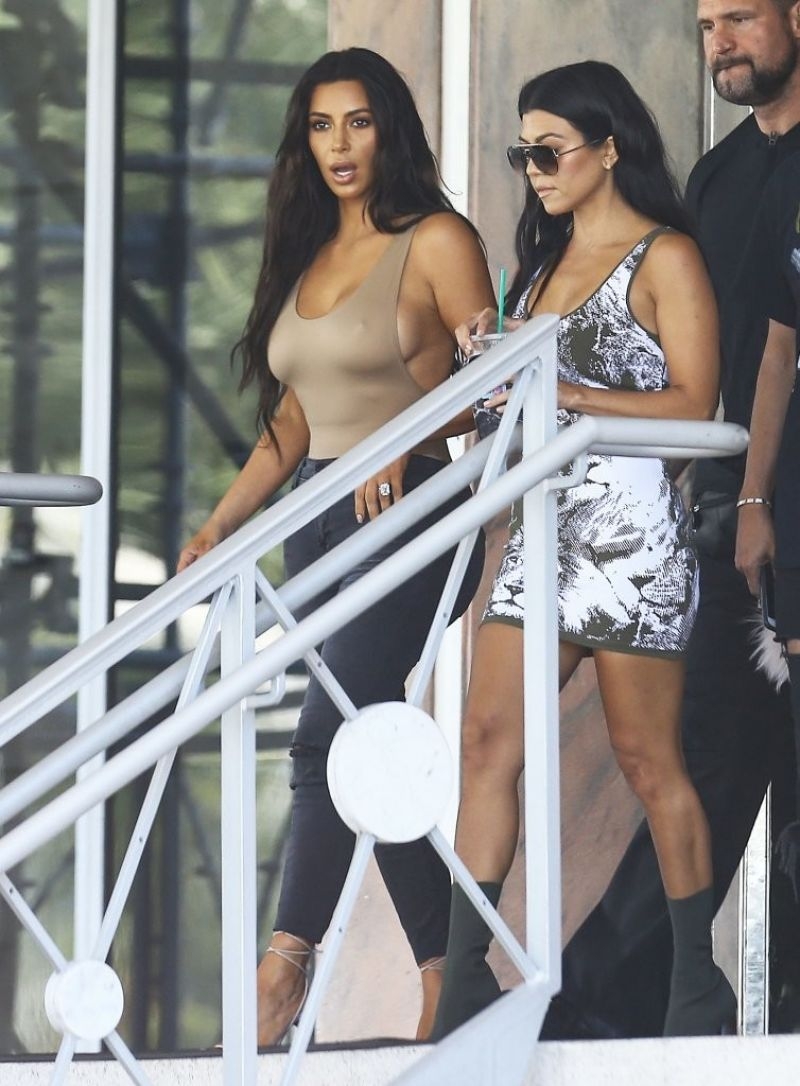 Kim Kardashian ve Kourtney Kardashian
