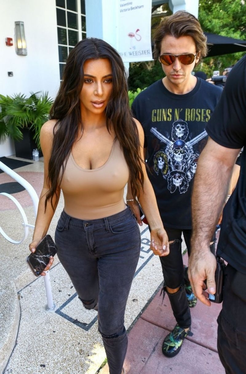 Kim Kardashian ve Kourtney Kardashian