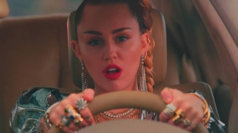 Miley Cyrus klip setinde
