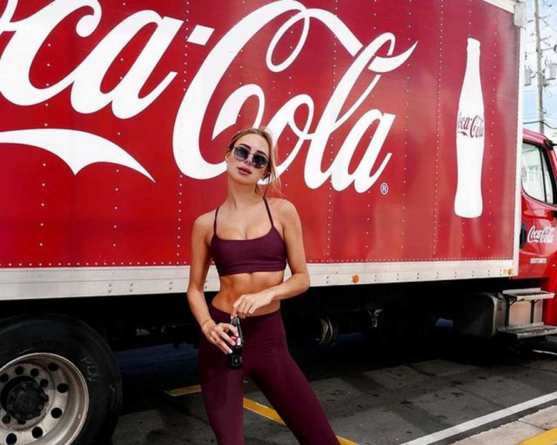 Kimberley Garner Coca Cola 2021 çekimlerinde