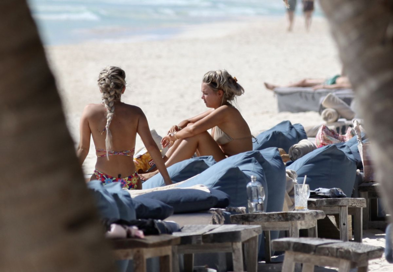 Molly Mae Hague bikiniyle Tulum plajında