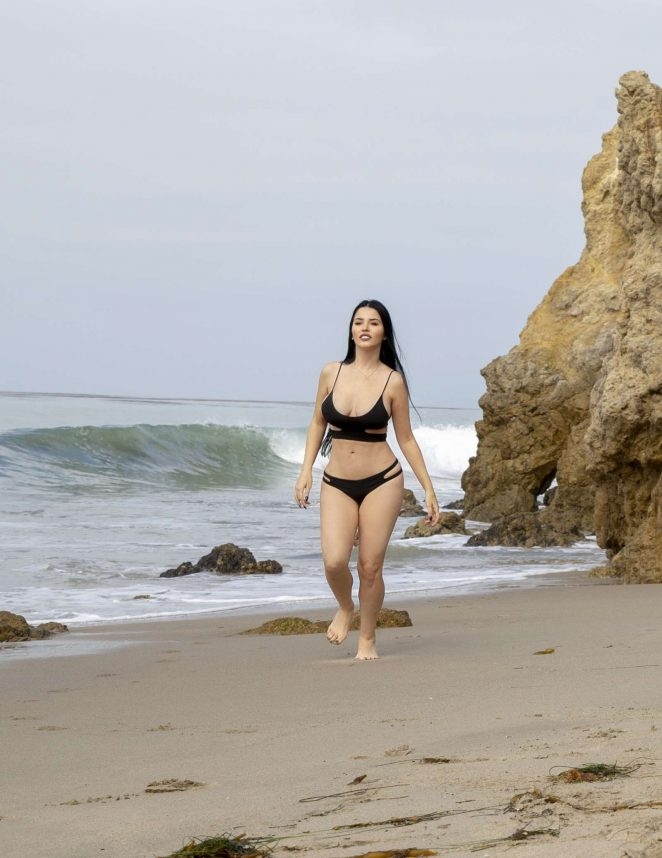Claudia Alende Los Angeles plajında