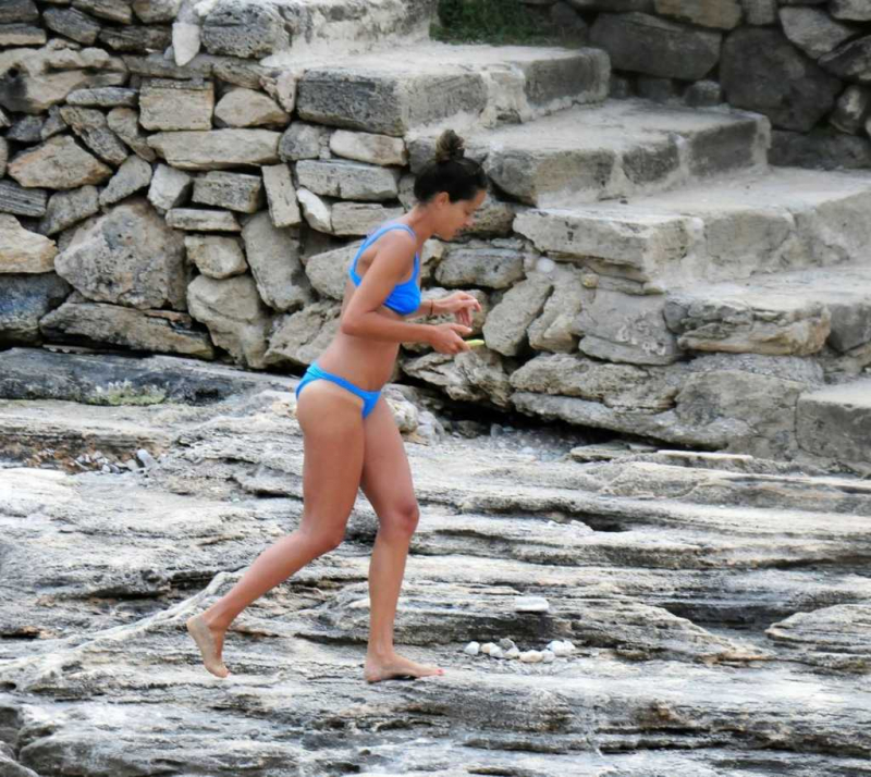 Ana Ivanovic mavi bikiniyle Mallorca'da