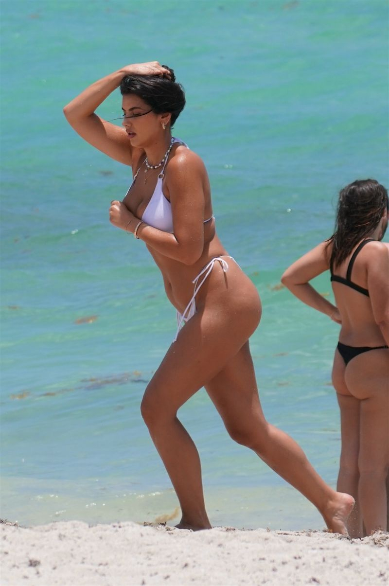 Jehona Dreshaj bikini ile Miami plajında