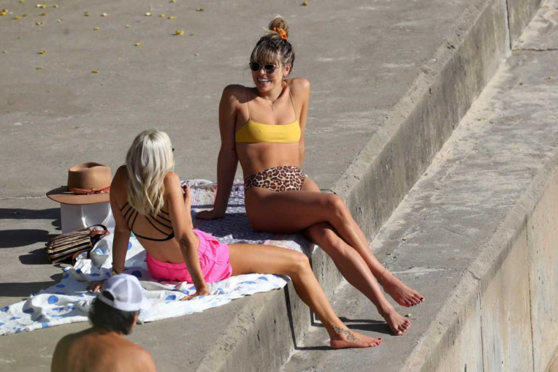 Ashley Hart bikini ile Sydney'de