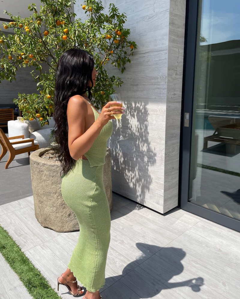 Kylie Jenner yeşil elbiseyle