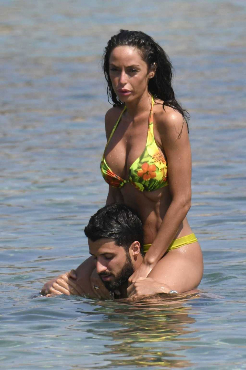 Raffaella Fico bikini ile Mykonos'ta