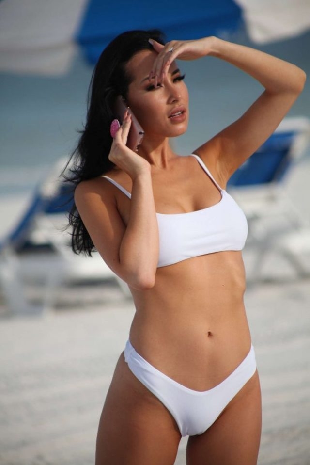 Lisa Opie tanga bikiniyle Miami'de
