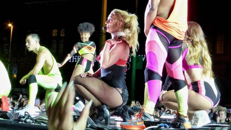 Britney Spears Blackpool'da sahnede