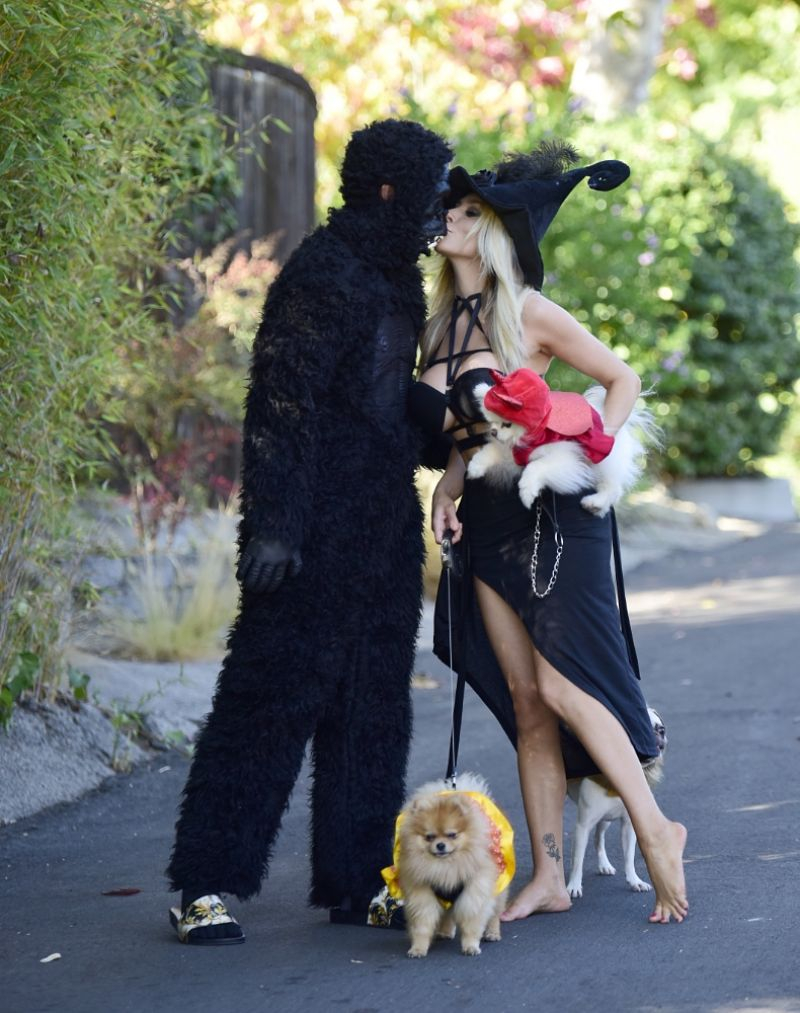 Courtney Stodden Halloween kostümle Los Angeles'ta