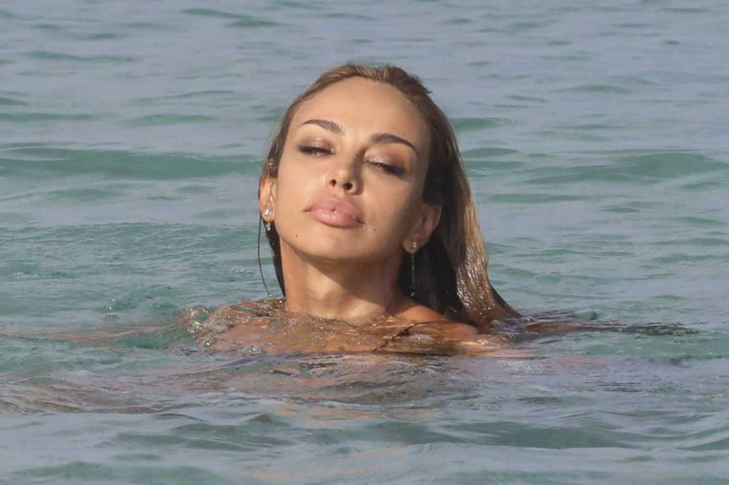 Madalina Diana Ghenea bikini ile Sardinia