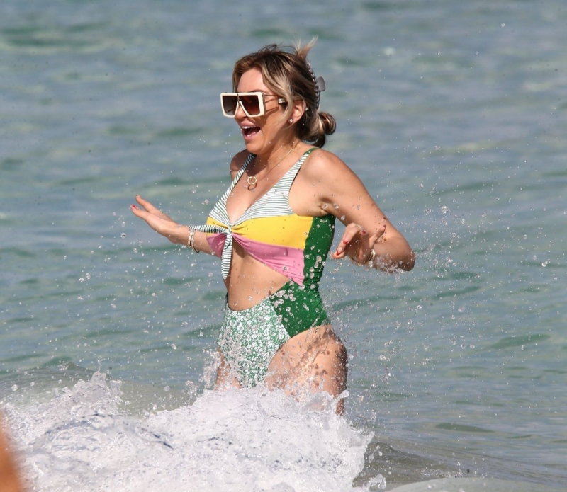 Khloe Terae bikini ile Miami plajında