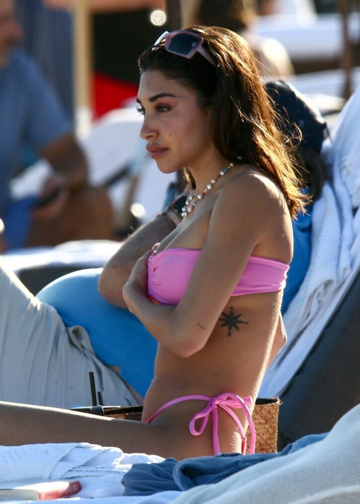 Chantel Jeffries bikiniyle Miami plajında