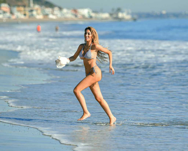Farrah Abraham bikini ile Malibu'da