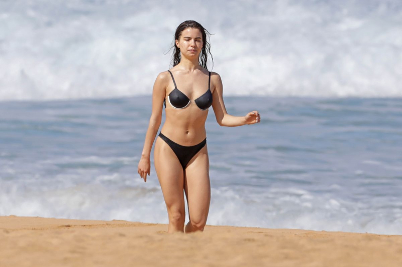Violetta Komyshan bikini ile Hawaii'de