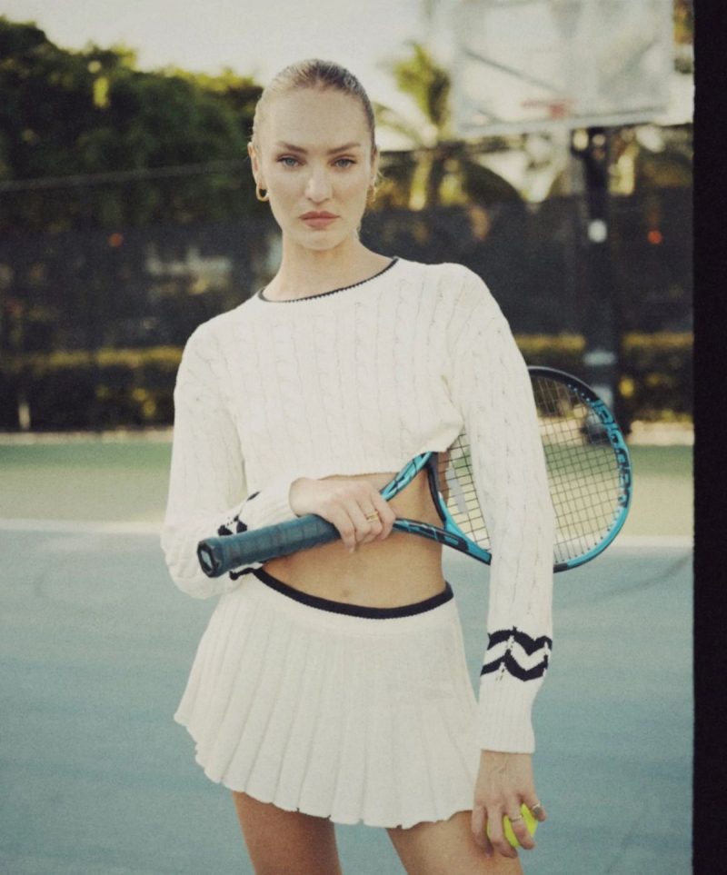 Candice Swanepoel tenis kortunda fotoğraf çekimlerinde