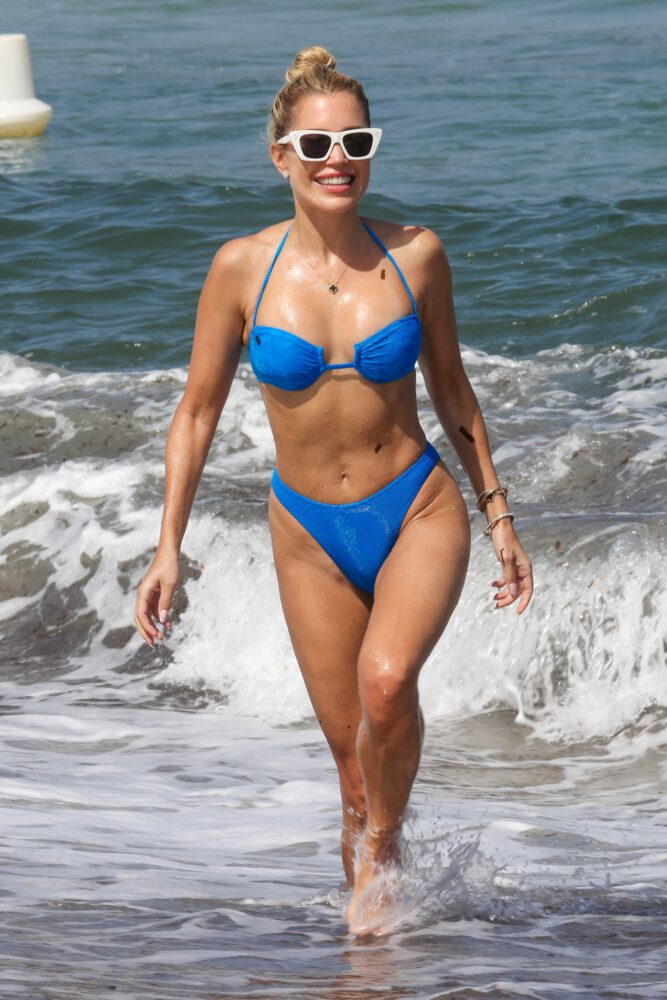 Sylvie Meis bikiniyle Saint Tropez'de
