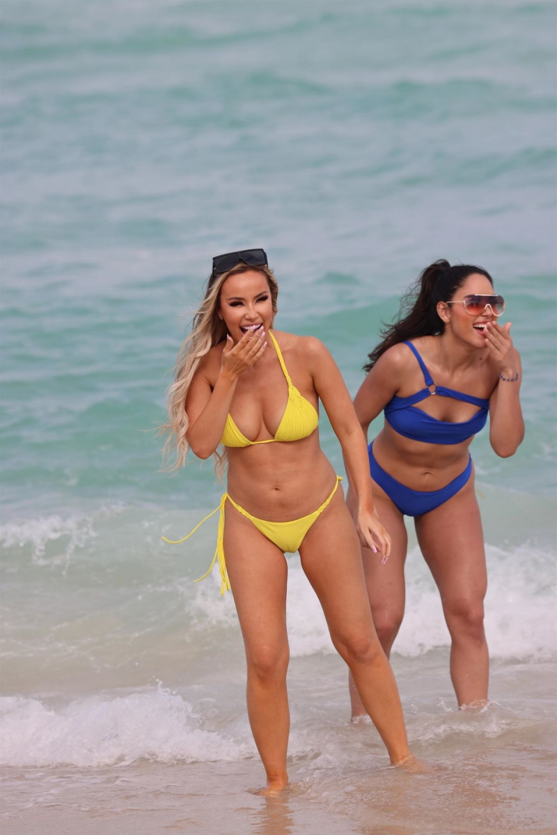 Lisa Opie, Victoria Larson ve Erica Porras bikiniyle Miami'de