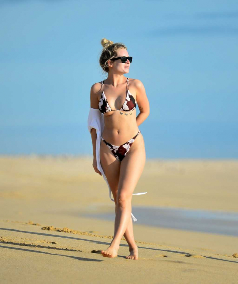Lottie Moss tanga bikiniyle Cabo san Lucas'da