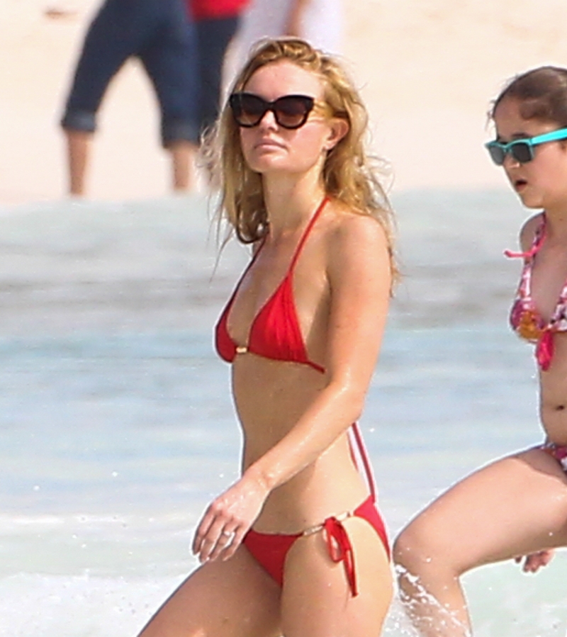 Kate Bosworth kırmızı bikini ile 