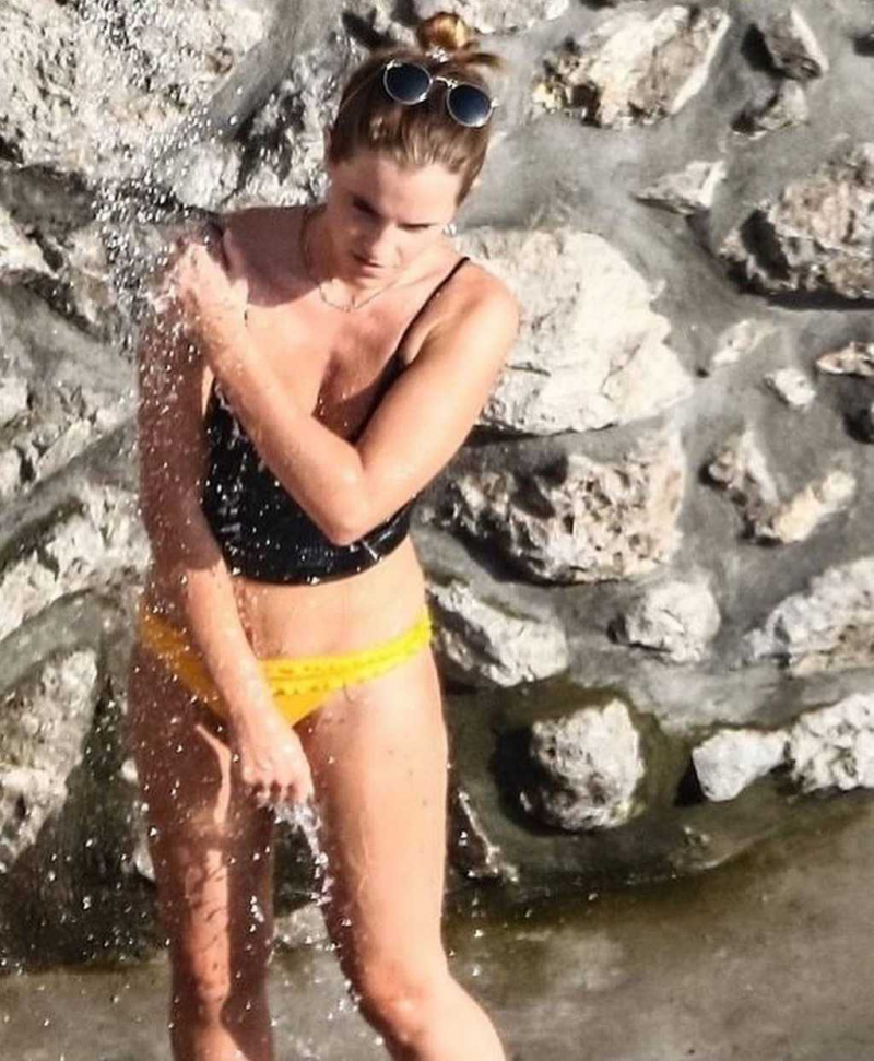 Emma Watson bikini ile İtalya'da