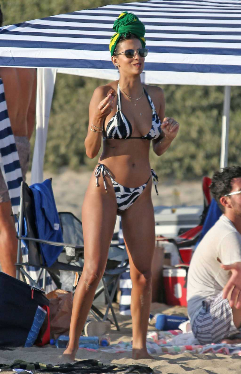 Marcela Braga bikini ile Santa Monica plajında