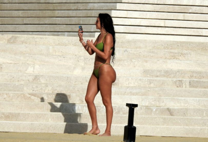 Anastasia Karanikolaou bikiniyle Meksika'da