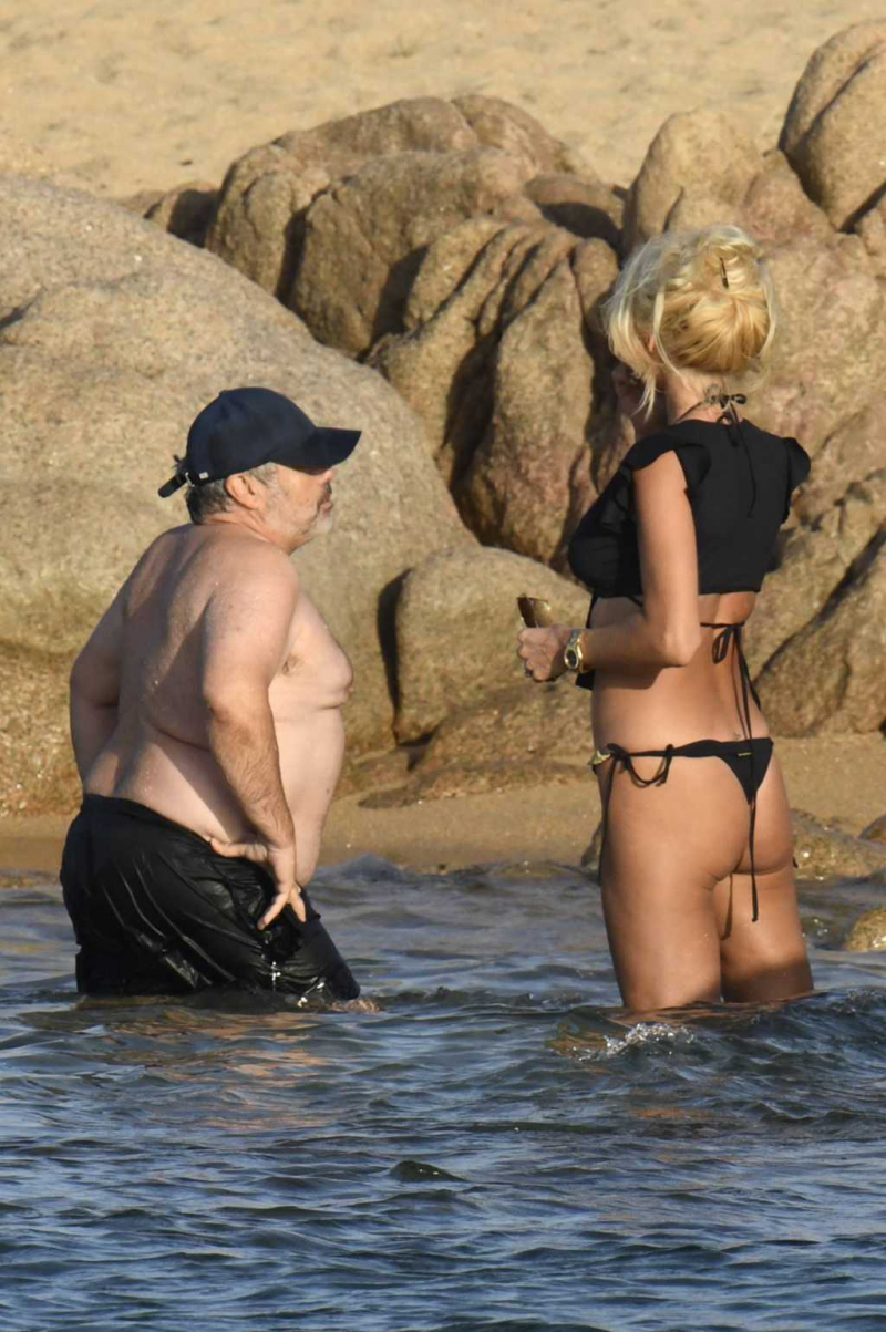 Victoria Silvstedt bikini ile Porto Cervo'da