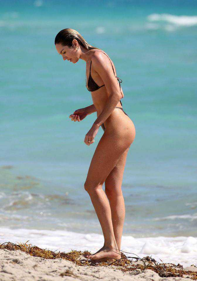 Candice Swanepoel tanga bikiniyle Miami plajında