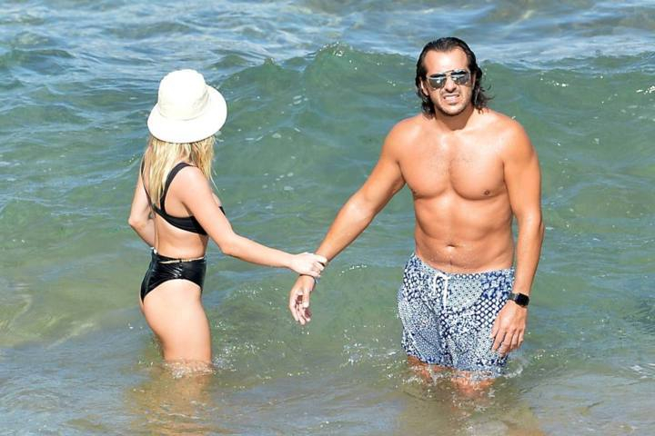 Sydney Sweeney bikini ile Hawaii plajında