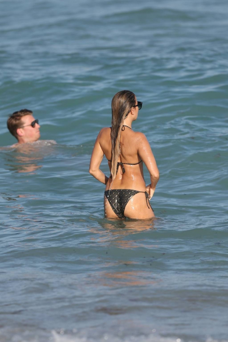 Sylvie Meis bikinisiyle Miami plajında