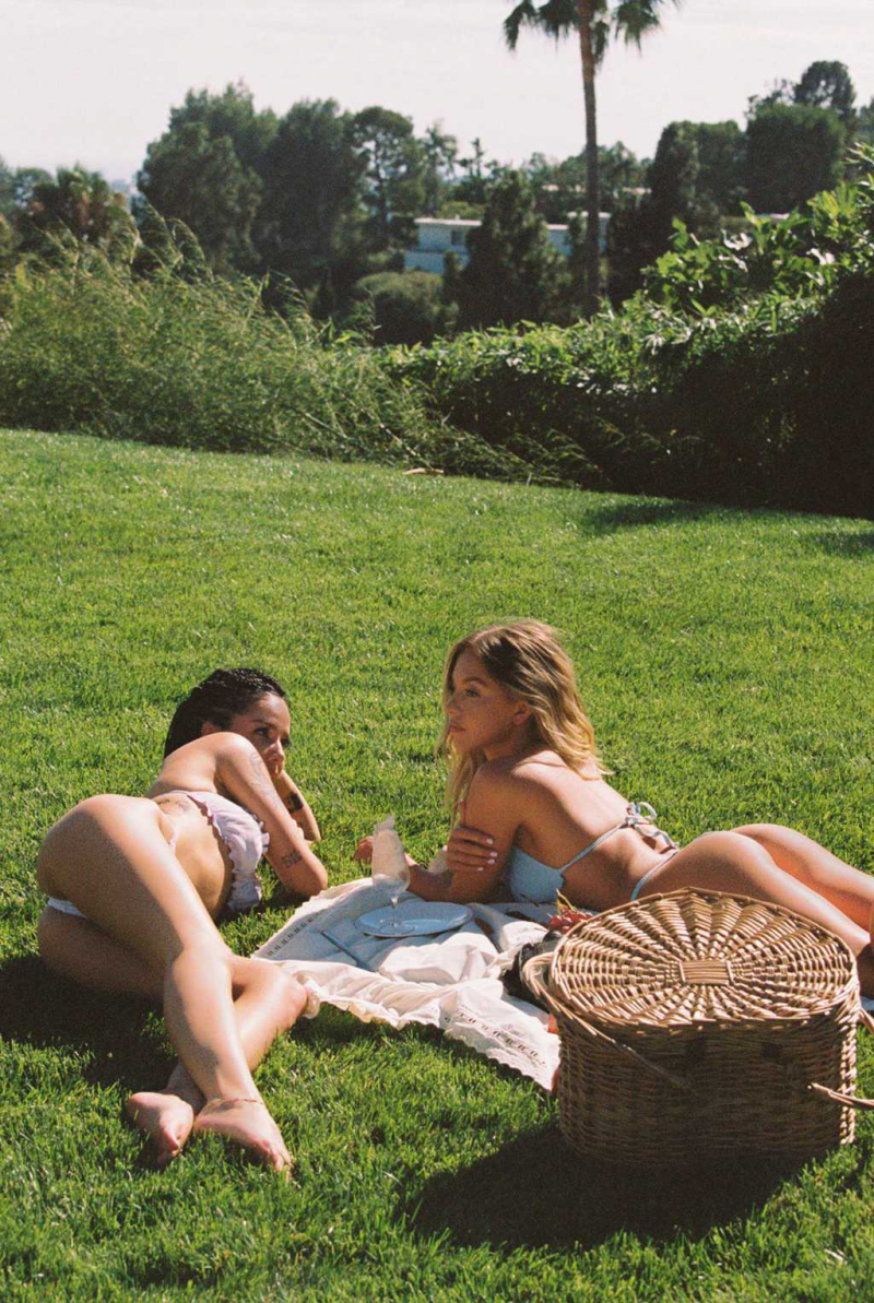 Sydney Sweeney ve Halsey bikini ve mayo çekimlerinde