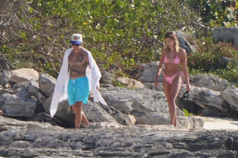 Hailey Bieber Turks ve Caicos Adaları'nda
