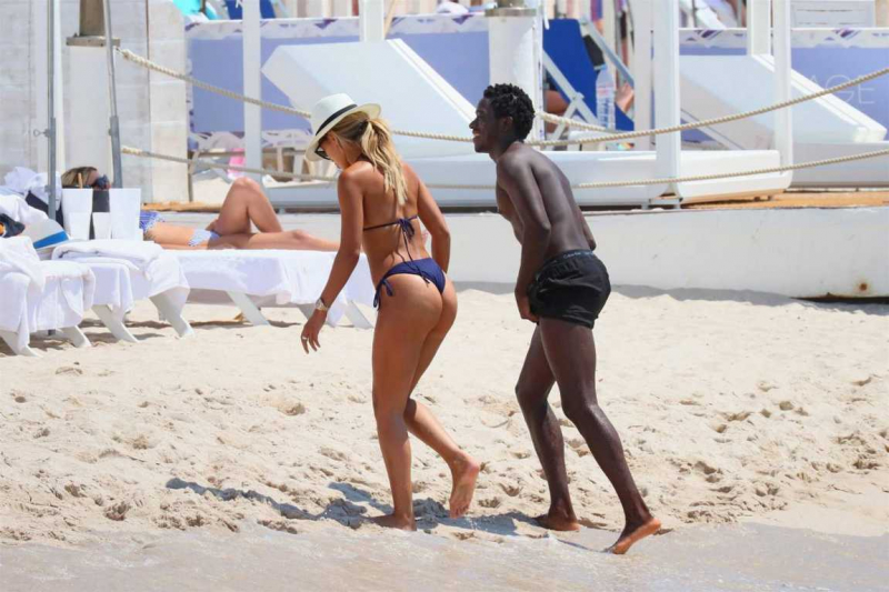 Montana Brown bikini ile Cannes'da plajda